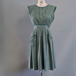 Vintage 1960s Apron Dress with Diamond and Flower Pattern Size Small